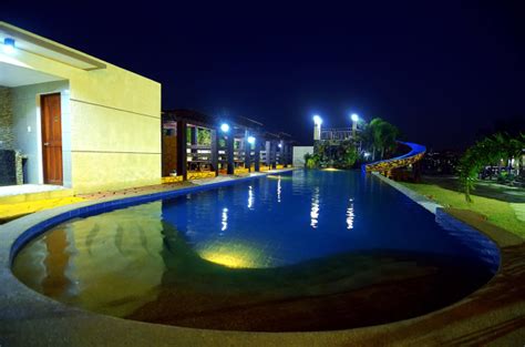 COSTIERA GARDEN RESORT 200 M. .